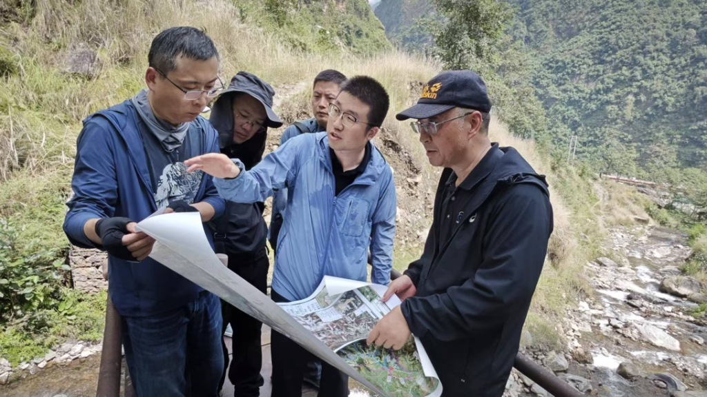 冰崩之下，中尼跨境通路要怎么选？专访中科院成都山地所所长康世昌