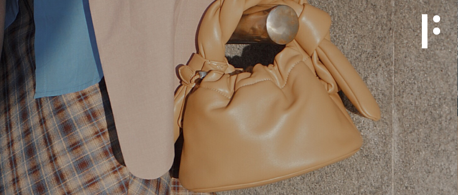 下一只要火的包，一定得“皱”