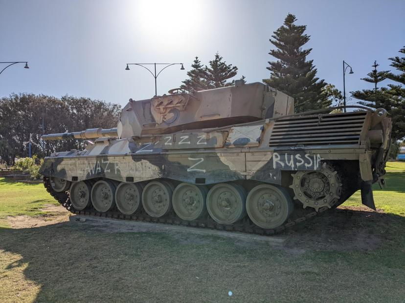 珀斯纪念馆发生破坏行为，一辆坦克遭亲俄份子涂鸦，当局抨击：这是对军人极不尊重（组图） - 3