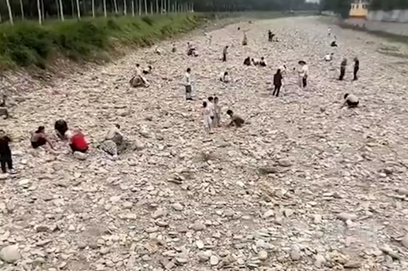 房山一河道内出现金粒，市民涌入淘金？北京警方通报