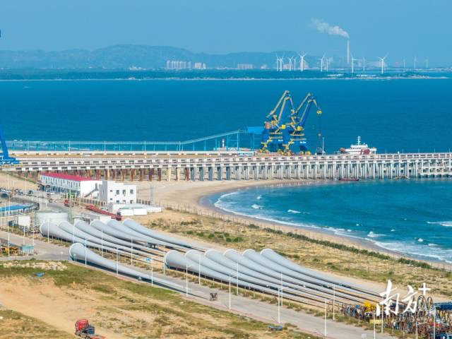 汕尾市海工基地码头一角。陈茂辛 摄