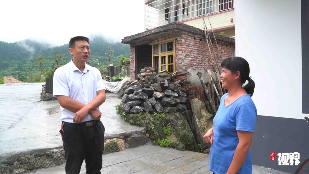 龚劲松:用脚步丈量小山村的脱贫之路|最美第一书记