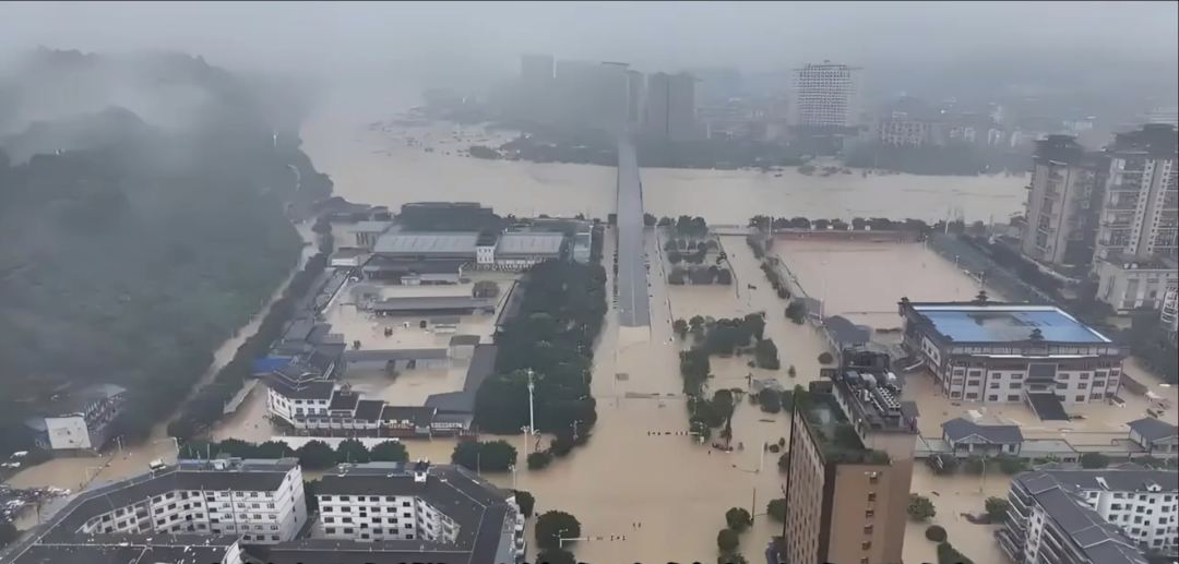 榕江洪峰水位将达253米：警报一直响,贵州榕江拉响全城警报4.1万人撤离
