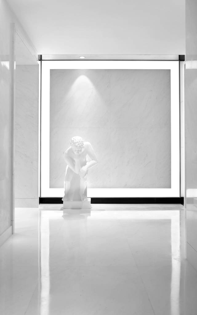 极致简约、一场黑白灰的时尚对话！