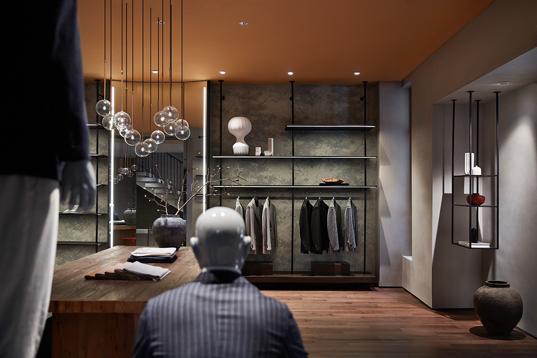 方磊新作性冷淡风设计师竟然设计了热情十足的服装店