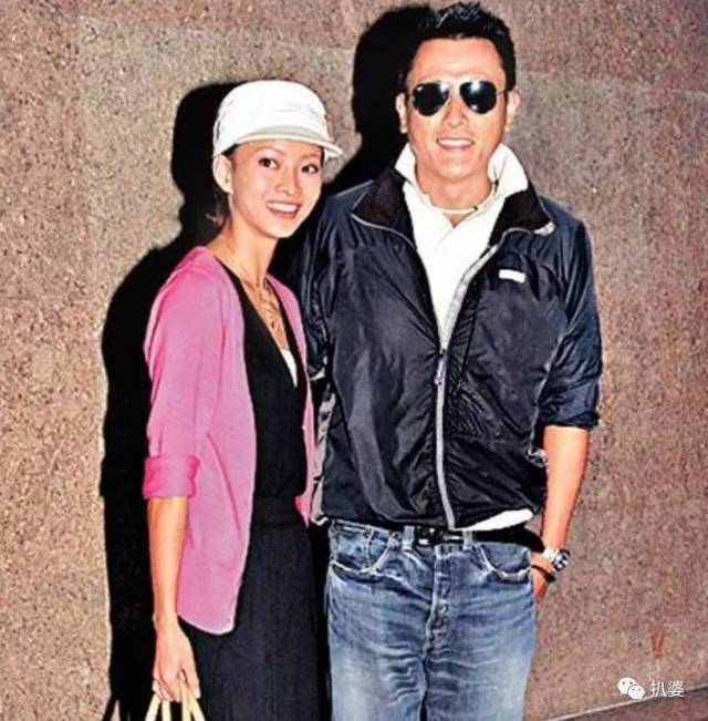 绝世渣男婚内被戴连环大绿帽，小20岁娇妻与老外车内热吻，这是我见过最大快人心的现世报了！（组图） - 40