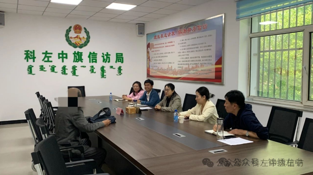 旗政府副旗长郭杰到旗信访局接待来访群众