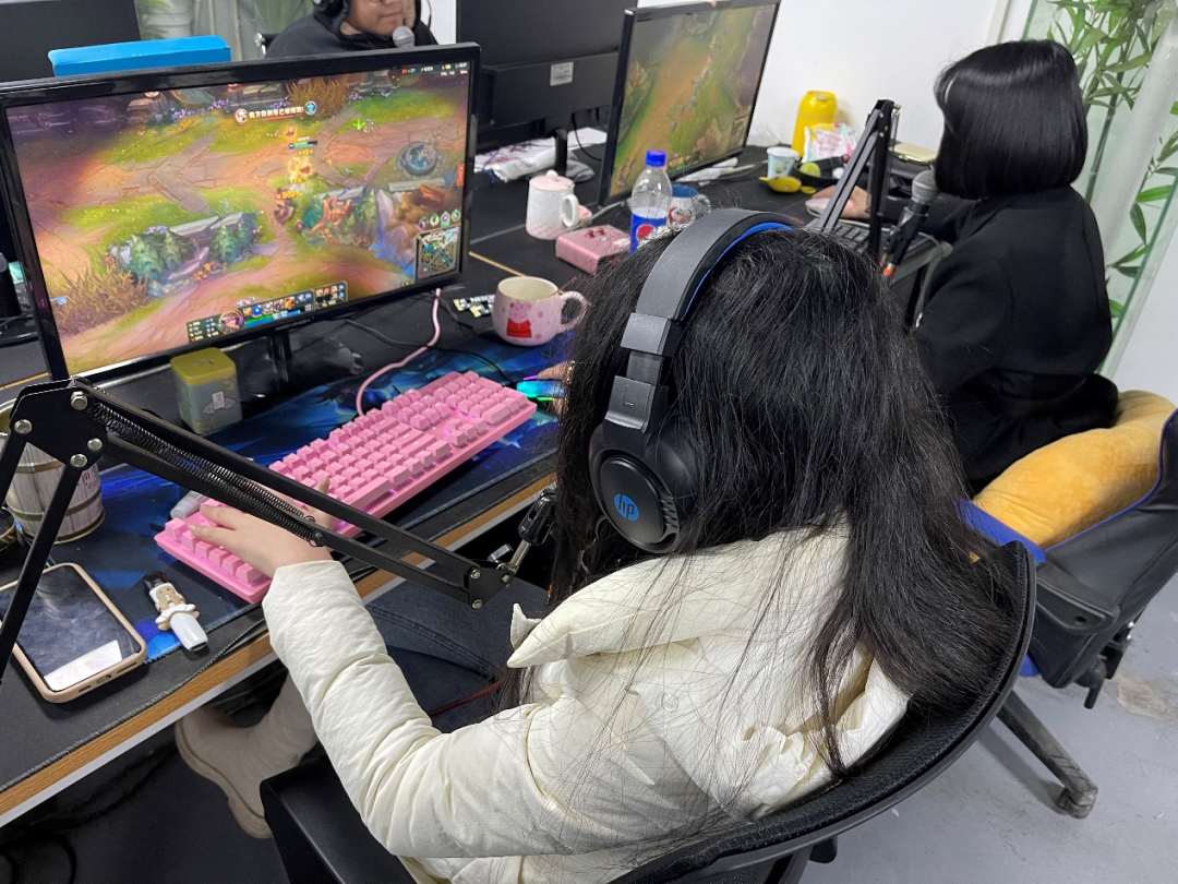 钻出小众金融行业的青年人：95后开格斗游戏陪玩梦工厂，八千20余万(图5)