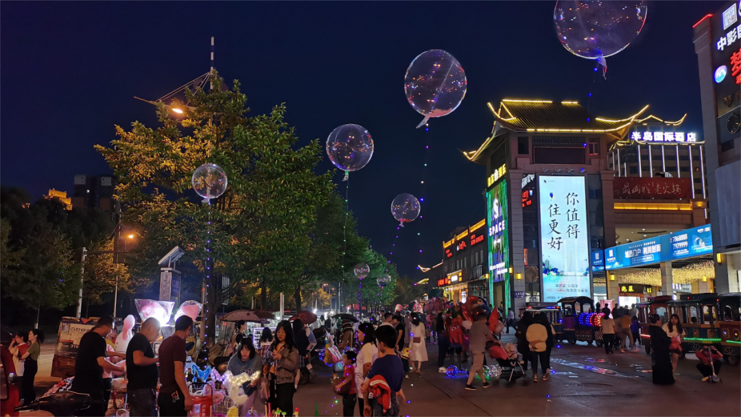 利川龙船天街荣获湖北省夜间消费集聚区荣誉