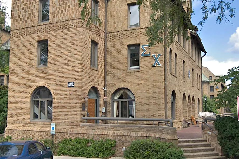 西北大学再陷兄弟会性侵事件：多位女生聚会上被性侵，兄弟会被封杀（组图） - 8