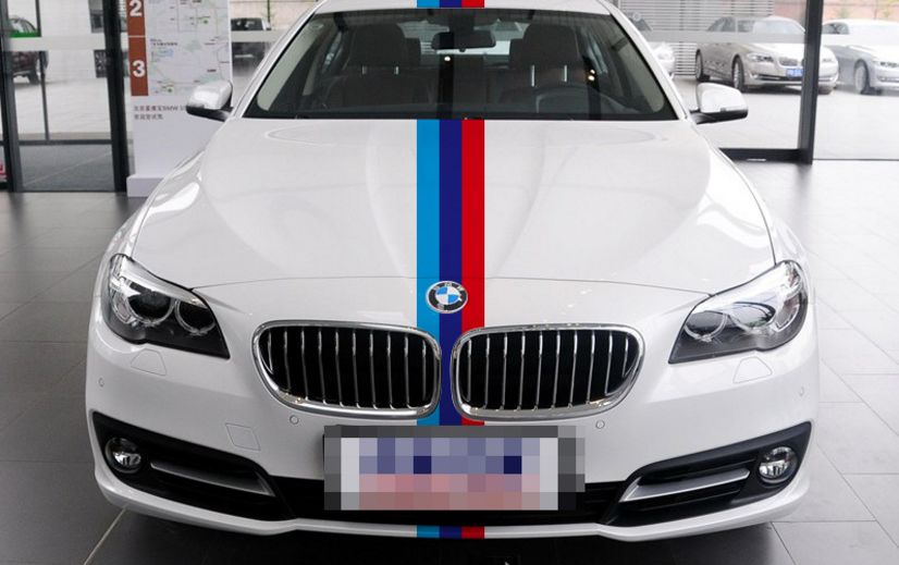 路面上很多车中网都有三色带,到底是什么意思?