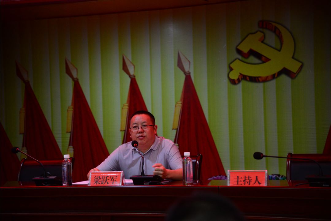甘溪乡前线指挥部召开帮扶干部业务培训会