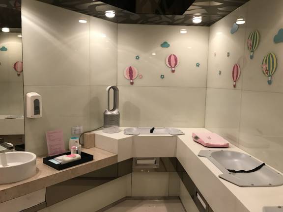 人文关怀的"专属母婴室"