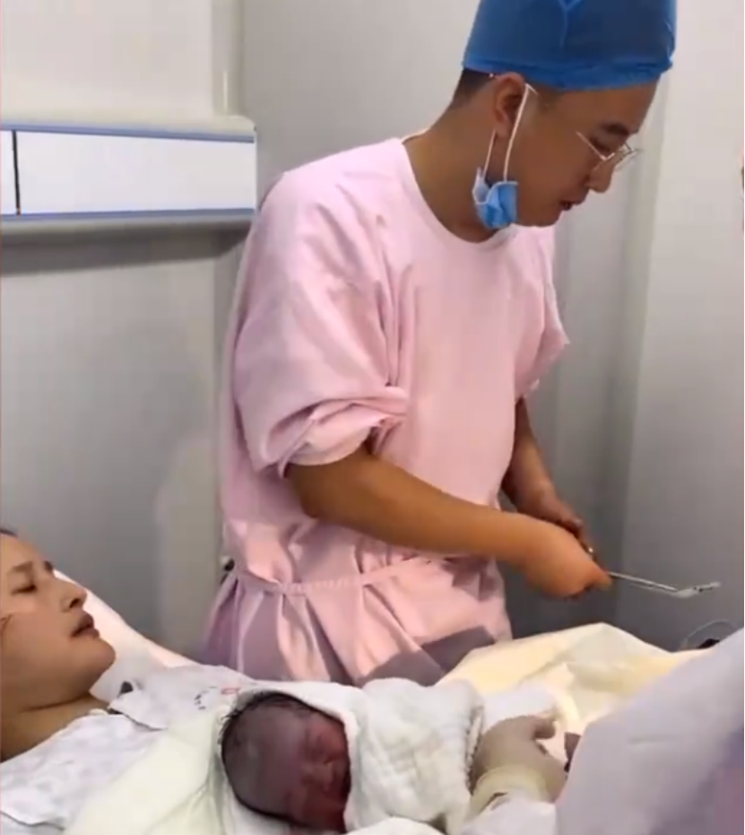 为什么剪脐带要先夹住新生儿剪掉脐带的黄金时间，妈妈疼还是宝宝疼？答案跟你想的不同_https://www.jmylbn.com_新闻资讯_第3张