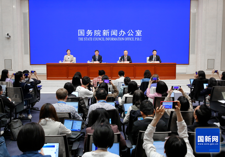 【国新办新闻发布会】介绍“一揽子金融政策支持稳市场稳预期”有关情况——提及“阶段性将金融租赁公司的存款准备金率从5%调降为0%”