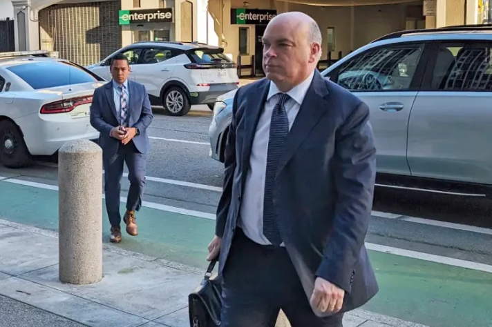 豪华游艇被龙卷风拍碎！“英国比尔盖茨”父女失踪，幸存者：游艇惨被抛飞！眼睛一片漆黑，无法睁开...（视频/组图） - 21