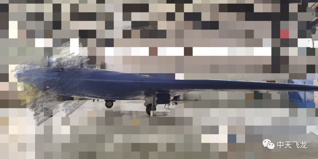 美B21的国产无人版？热烈祝贺飞龙-2无人隐身轰炸机顺利下线的图2