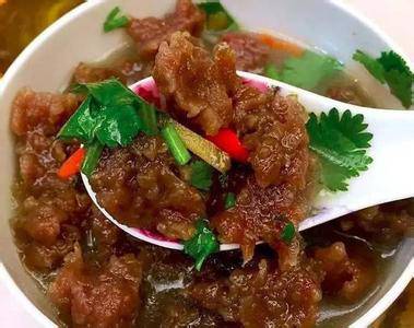 小吃 油卷面 豆腐花 猪,牛肉丸 烧烤 黑米饭 土豆丸 米糕 泥鳅面 土