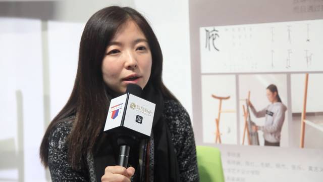 艺术设计学院视觉传达设计系指导教师杨苗在谈到"百校