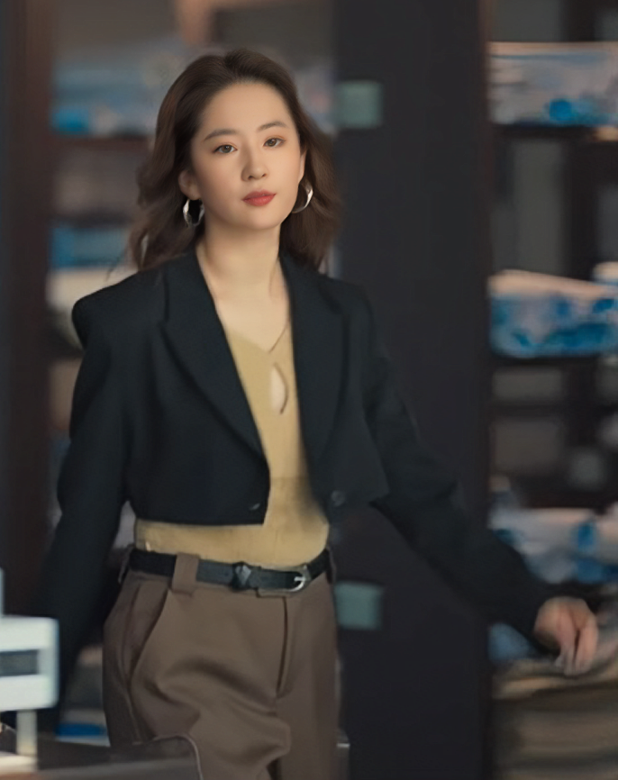 《玫瑰的故事》刘亦菲的夏日通勤穿搭火了:穿衣显贵,工资翻倍!