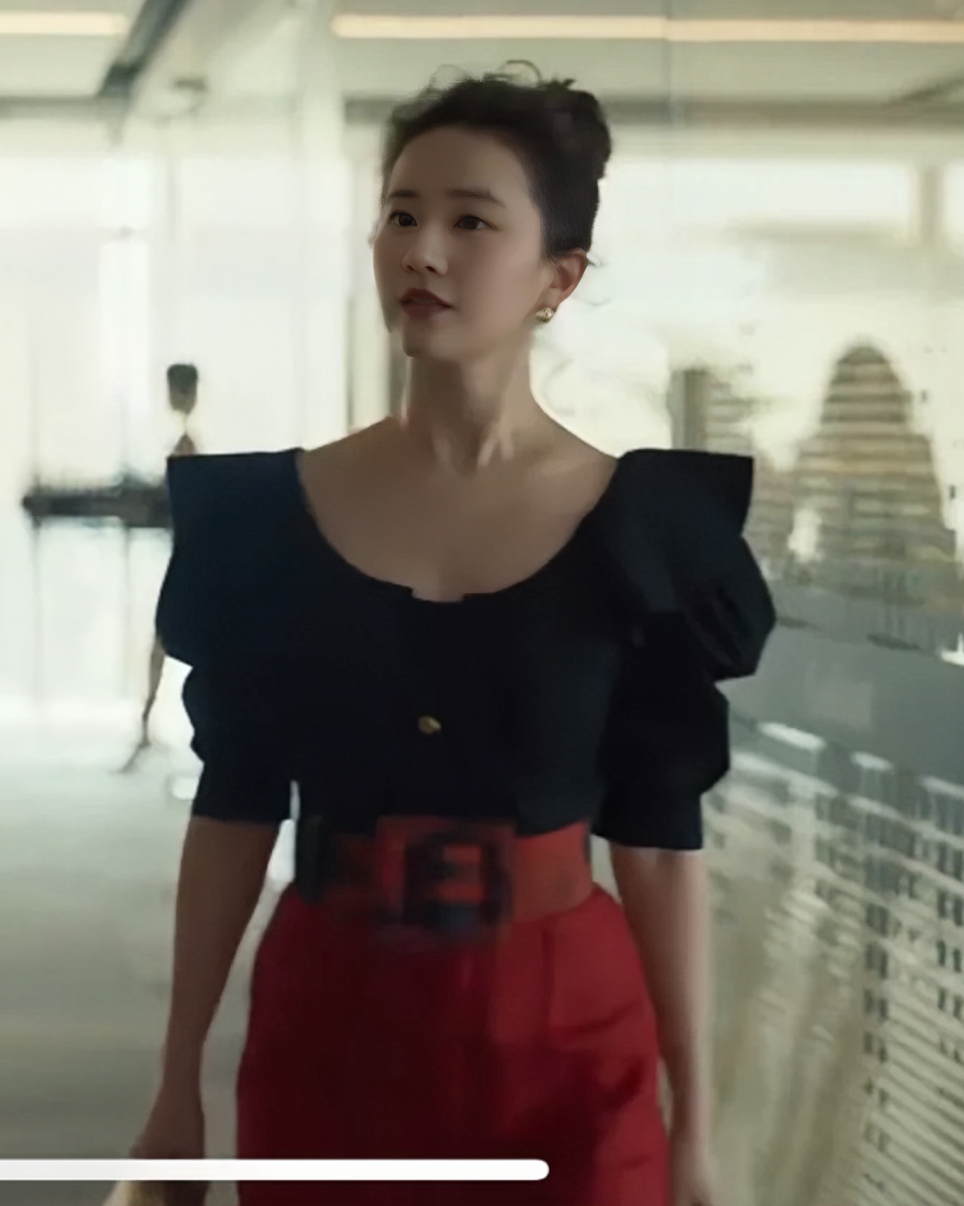 《玫瑰的故事》刘亦菲的夏日通勤穿搭火了:穿衣显贵,工资翻倍!