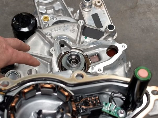 国内外新能源汽车油冷电机盘点和关键技术解析的图2