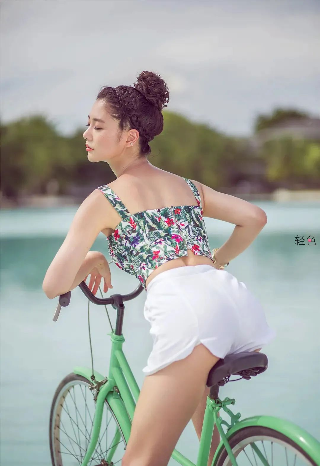 【美女】《流浪地球2》中的她，有着傲人的事业线，迷人的水蛇腰（组图） - 14