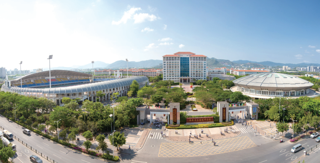 的一所综合性公办职业院校,是首批国家中等职业教育改革发展示范学校