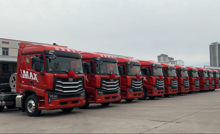 重汽豪沃MAX牵引车.png