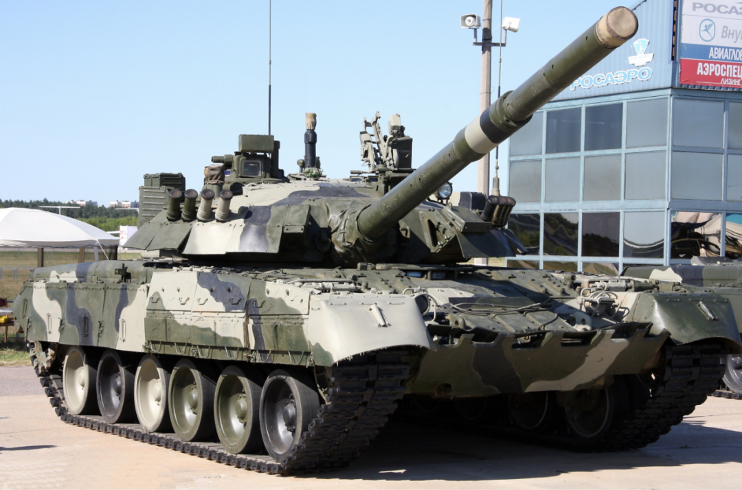 嫌vt4不好用?巴基斯坦参谋长出国考察,亲自试驾乌克兰坦克-友友