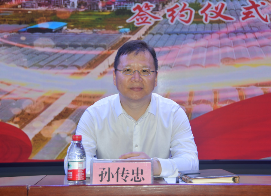 县委副书记孙传忠,县政府