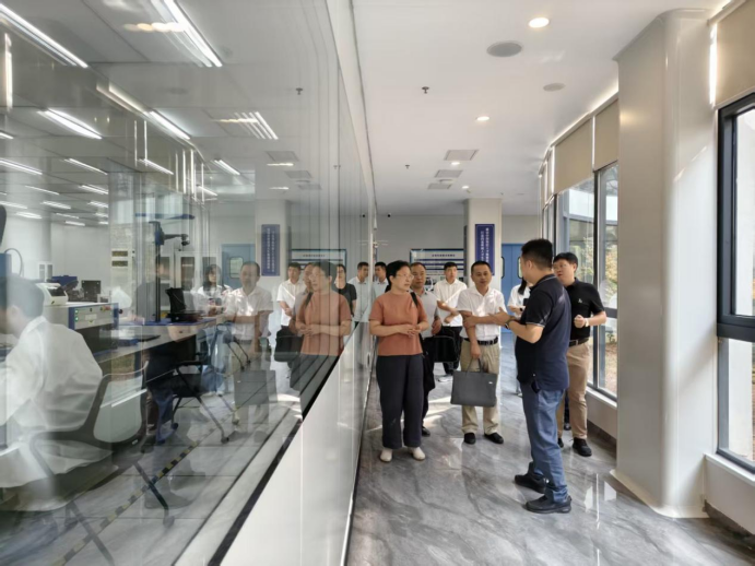 上饶市科技局走进光学检验中心参观调研