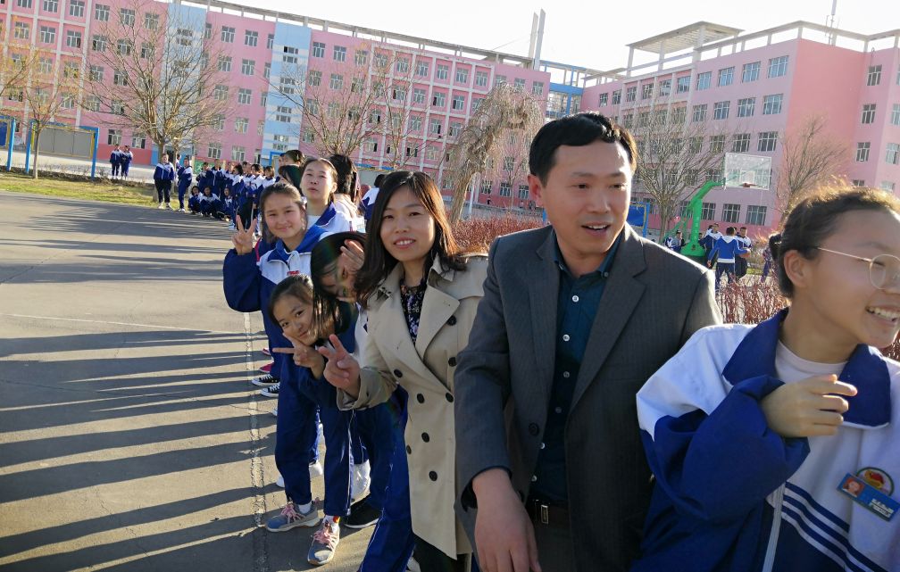 教师伉俪携手支教 200余篇日记镌刻援疆师生情