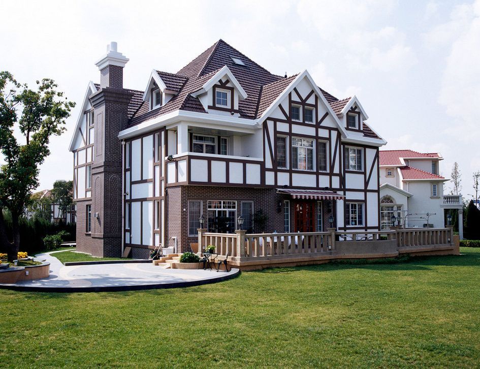 问君能有几多愁，恰似奔驰漏机油，轻钢别墅始于颜值，终于价值，