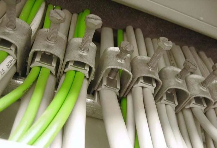 變頻器與電機的電纜允許多長？的圖2