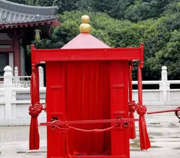 中式肩舆即轿子