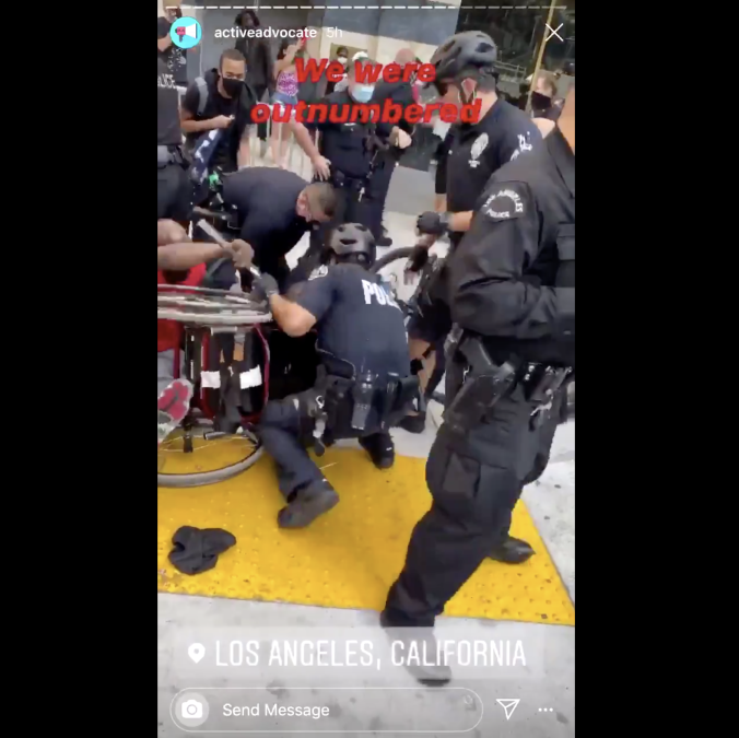 洛杉矶警察将一名黑人拽下并摔坏轮椅！“别xx碰他！” 之后迎来惊天反转？（视频/组图） - 3