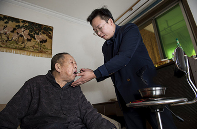 清华优秀毕业生，跑去当物业保安，当梦想与现实发生激烈碰撞时，你会怎么选？