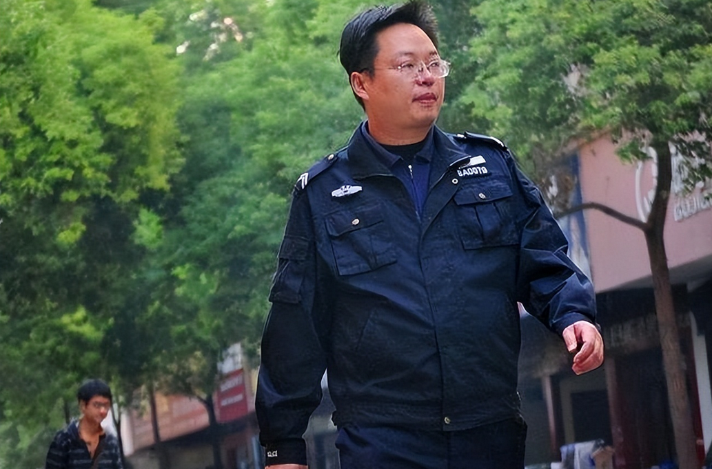 清华优秀毕业生，跑去当物业保安，当梦想与现实发生激烈碰撞时，你会怎么选？