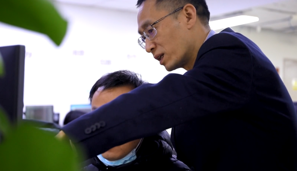 北京夫妻踩中短剧风口，单月进账4亿多