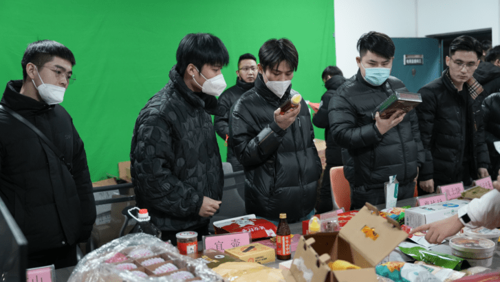 1年纳税4.5个亿，每月发工资5000万，疯狂小杨哥的吸金帝国！