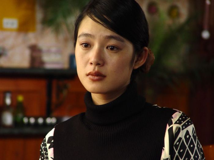 2004年,在当年很火的《走过幸福》里,出演孙红雷的妻子朱小北.