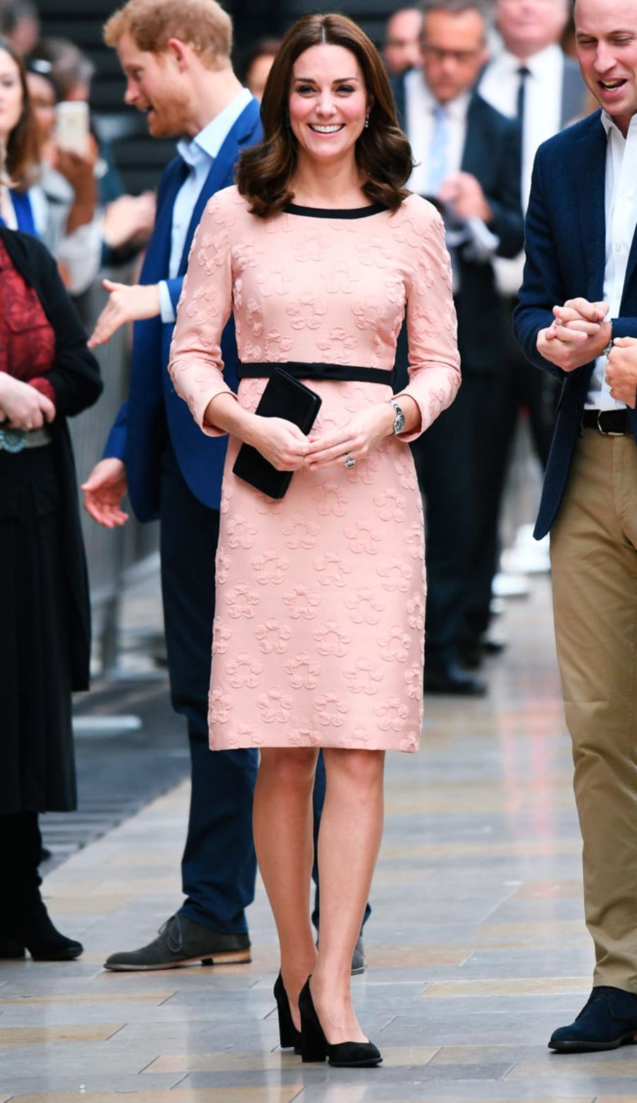 一年帶貨1.5億的凱特王妃 卻把她最愛的品牌穿倒閉了？ 時尚 第24張