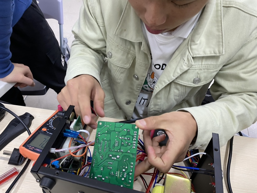 捷报 | 我院学子在首届川渝大学生“数智”作品设计应用技能大赛暨第七届四川省大学生智能硬件设计应用大赛中喜获佳绩(图4)