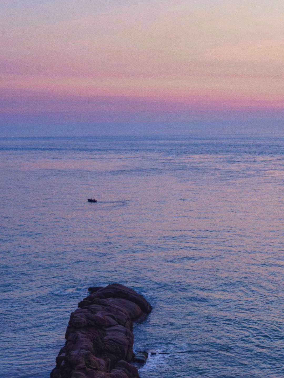 初夏最治愈美好的海滨小城,海水比三亚干净,满大街韩餐和海鲜