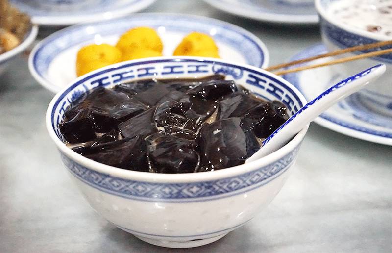 凉粉 奶5元/份 黑凉粉 奶,真的不腻,三个小伙伴争着吃!