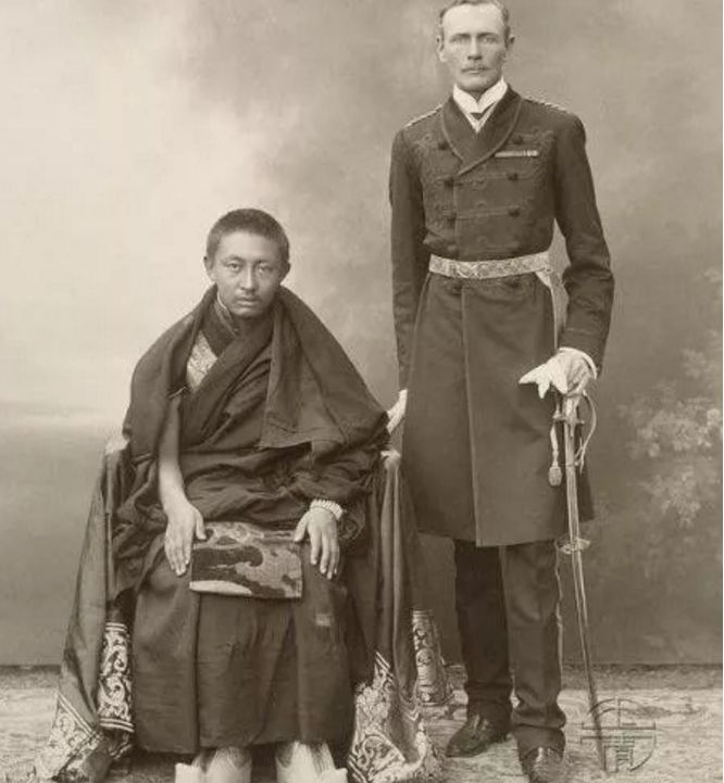 「藏民」心中的「太陽」達賴和「月亮」班禪，之間的矛盾，揭露了這樣的真相！ 歷史 第6張