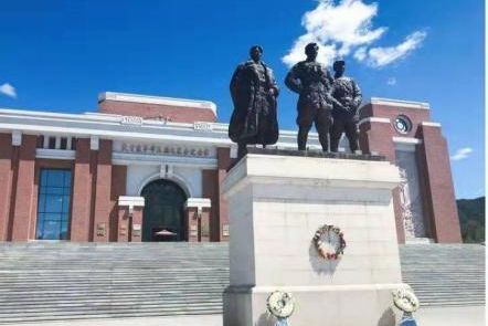 功崇惟志业广惟勤延安南泥湾劳模工匠学院敬候您的到来