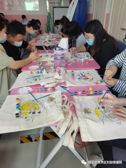 竞秀区妇幼保健院孕妇学校手工DIY制作“涂鸦帆布袋”(图4)