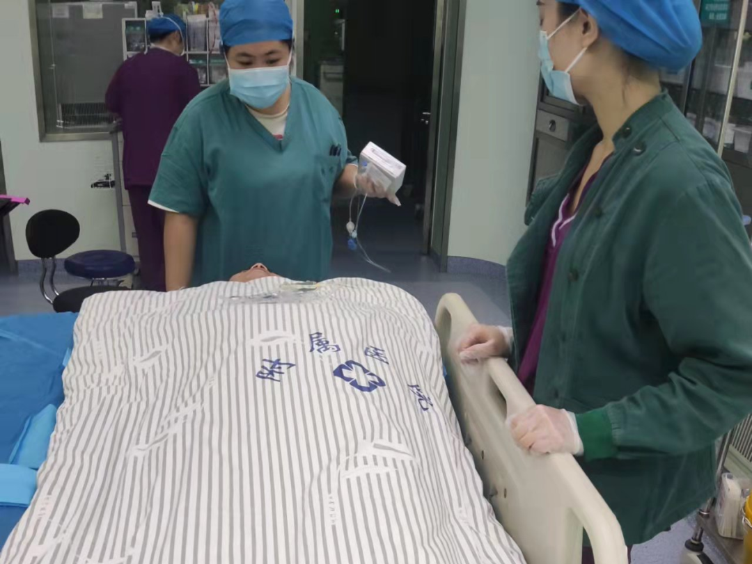 无影灯有什么特点一科一品一特色丨山东医专附属医院（临沂市老年病医院） 手术室：无影灯下暖如春_https://www.jmylbn.com_新闻资讯_第9张